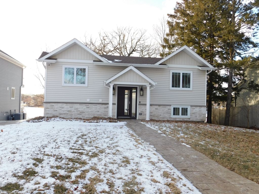 Image 54 of property listing at 1590 Lake Holiday Drive, Lake Holiday, IL 60548