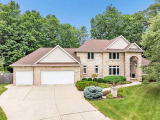 2210 RED LODGE COURT, Green Bay, WI 54311