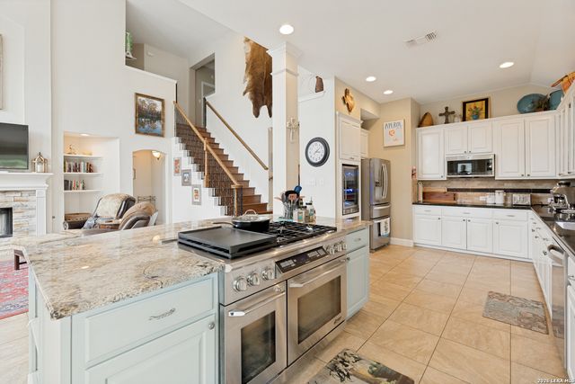 722 Mesa Rdg, San Antonio, TX 78258