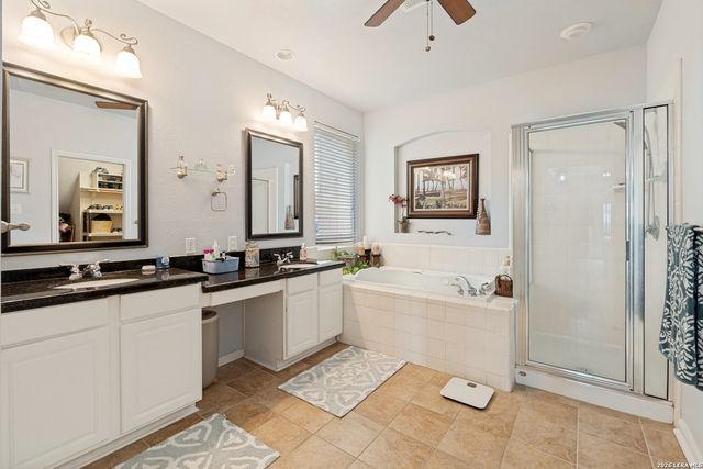 722 Mesa Rdg, San Antonio, TX 78258