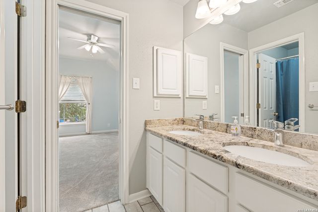 722 Mesa Rdg, San Antonio, TX 78258