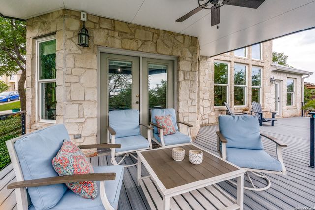 722 Mesa Rdg, San Antonio, TX 78258