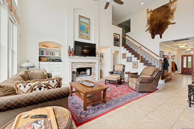 722 Mesa Rdg, San Antonio, TX 78258