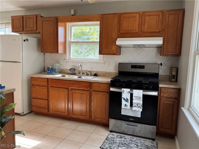 1572 Woodrow Avenue, Mayfield Heights, OH 44124