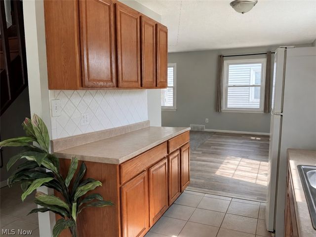 1572 Woodrow Avenue, Mayfield Heights, OH 44124