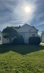 1572 Woodrow Avenue, Mayfield Heights, OH 44124