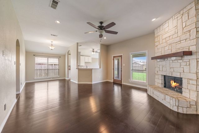 107 Meadowlark Drive, Palmer, TX 75152