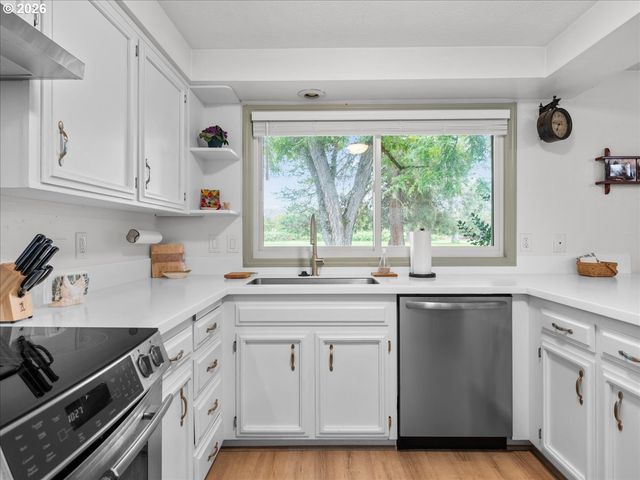 987 MUNKERS Ct Se, Salem, OR 97317