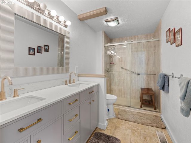 987 MUNKERS Ct Se, Salem, OR 97317