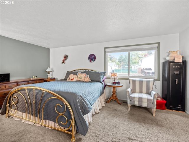 987 MUNKERS Ct Se, Salem, OR 97317