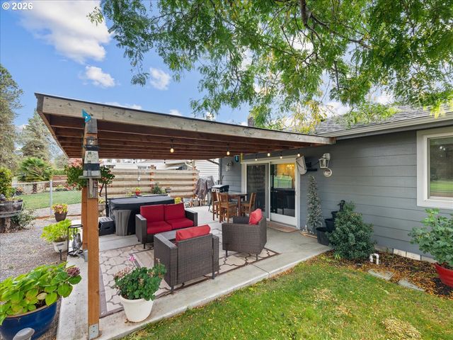 987 MUNKERS Ct Se, Salem, OR 97317