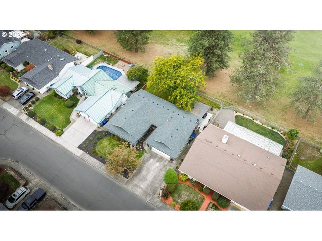 987 MUNKERS Ct Se, Salem, OR 97317