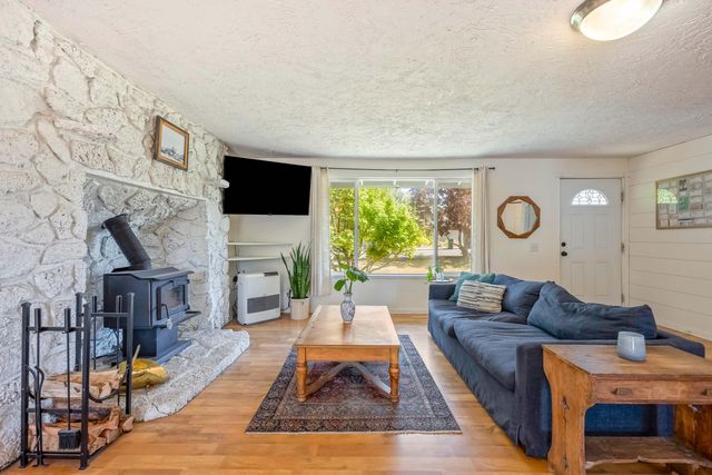 63609 Hunters Circle, Bend, OR 97701