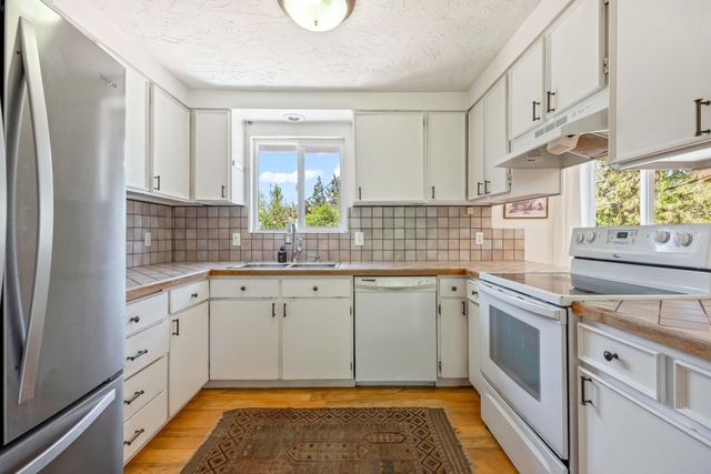 63609 Hunters Circle, Bend, OR 97701