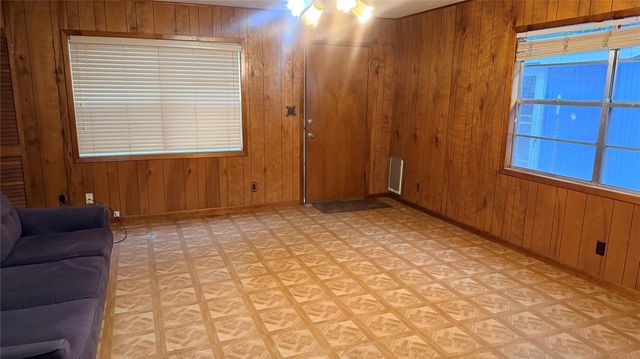 352 N N George Jones Road, Livingston, TX 77351