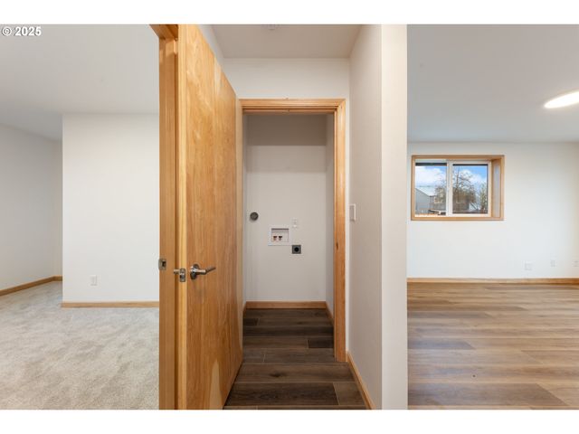 716 ST CHARLES St, Eugene, OR 97402