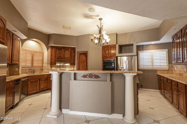 18 Via Placita, El Paso, TX 79927