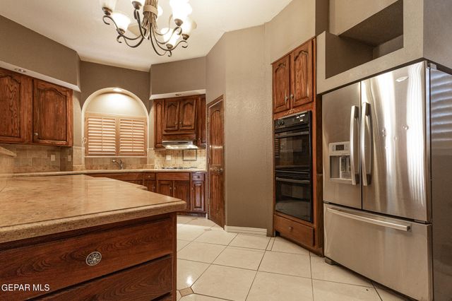 18 Via Placita, El Paso, TX 79927