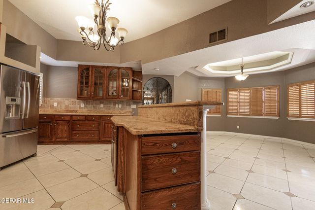 18 Via Placita, El Paso, TX 79927