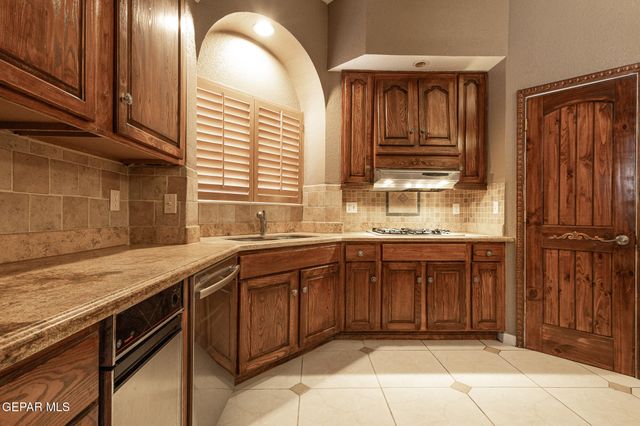 18 Via Placita, El Paso, TX 79927