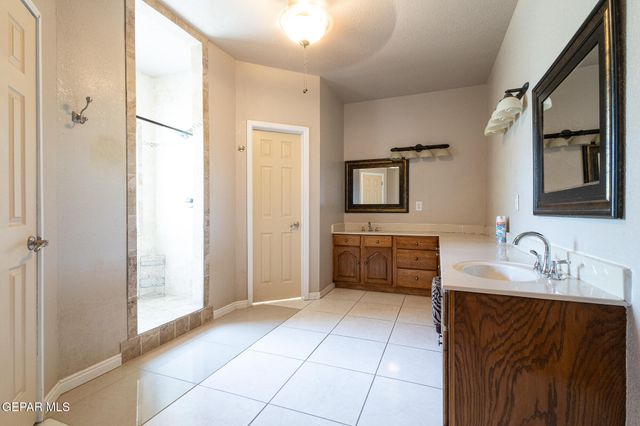 18 Via Placita, El Paso, TX 79927