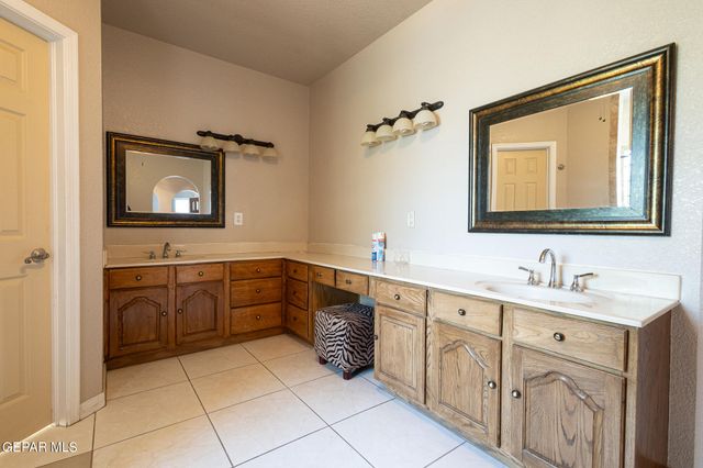 18 Via Placita, El Paso, TX 79927