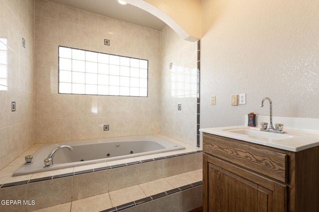 18 Via Placita, El Paso, TX 79927