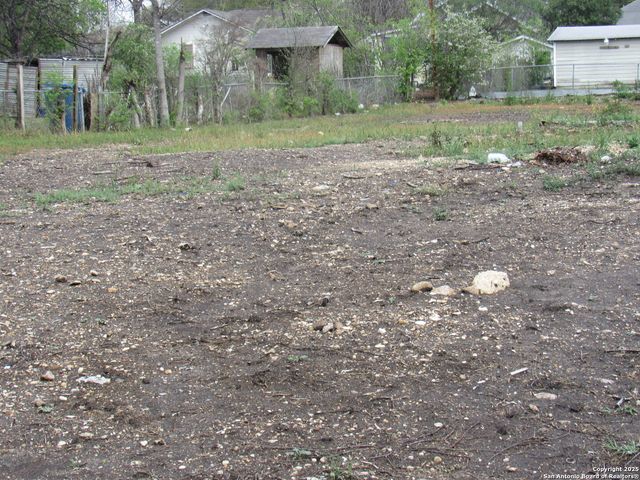 2901 S Saunders, San Antonio, TX 78207