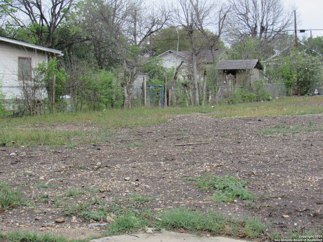 2901 S Saunders, San Antonio, TX 78207