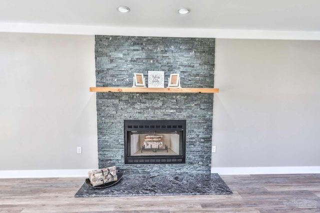 7390 San Ramon Dr, Milton, FL 32583