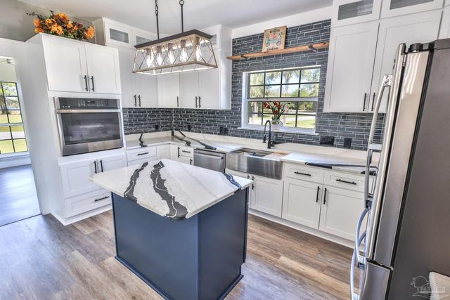 7390 San Ramon Dr, Milton, FL 32583