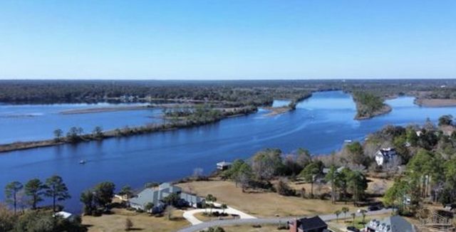 7390 San Ramon Dr, Milton, FL 32583