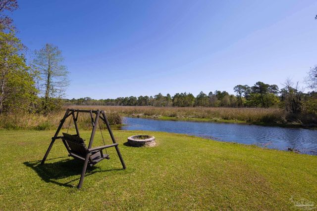 7390 San Ramon Dr, Milton, FL 32583