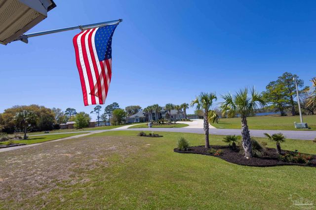 7390 San Ramon Dr, Milton, FL 32583
