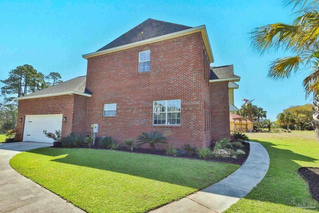 7390 San Ramon Dr, Milton, FL 32583
