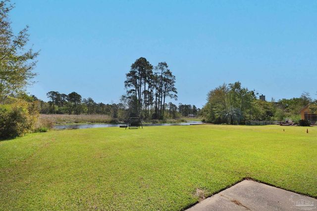 7390 San Ramon Dr, Milton, FL 32583