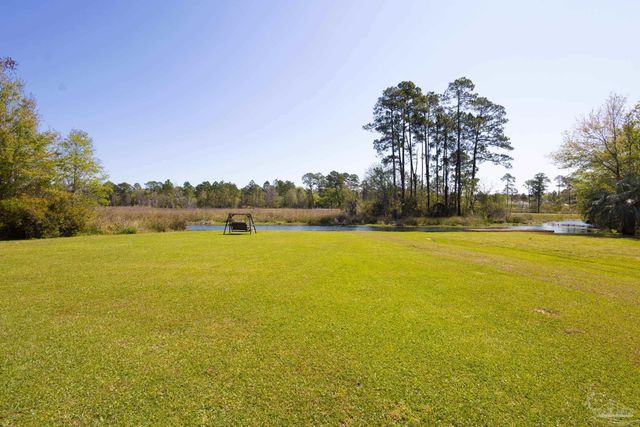 7390 San Ramon Dr, Milton, FL 32583