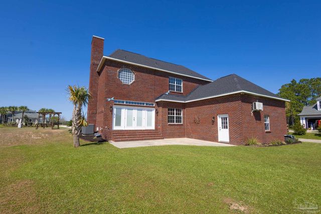 7390 San Ramon Dr, Milton, FL 32583
