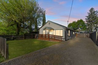 32 Lincoln Street, Ashland, OR 97520