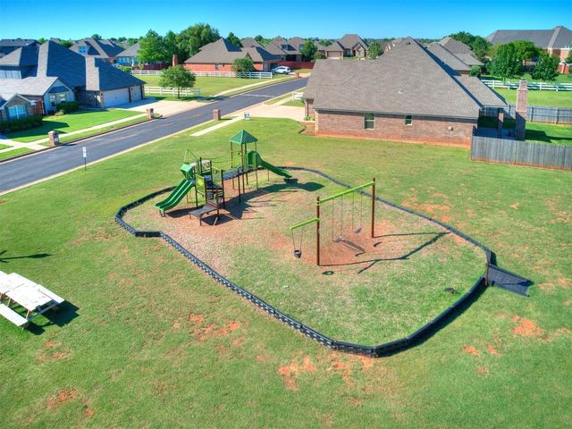 17200 Hardwood Place, Edmond, OK 73012