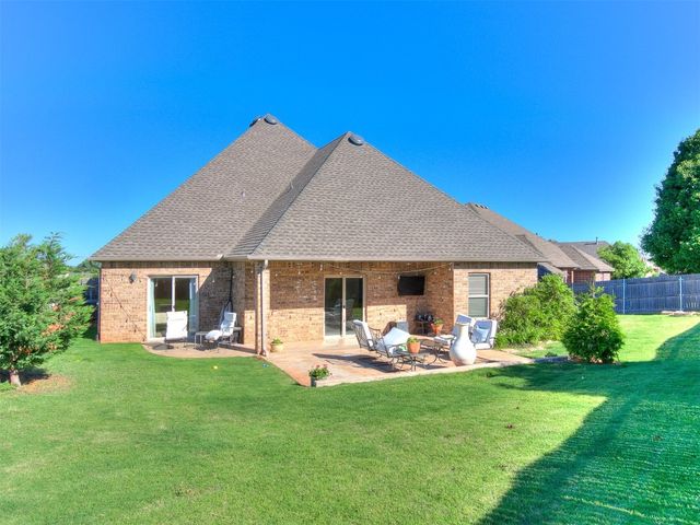 17200 Hardwood Place, Edmond, OK 73012