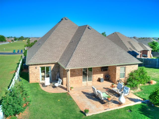 17200 Hardwood Place, Edmond, OK 73012