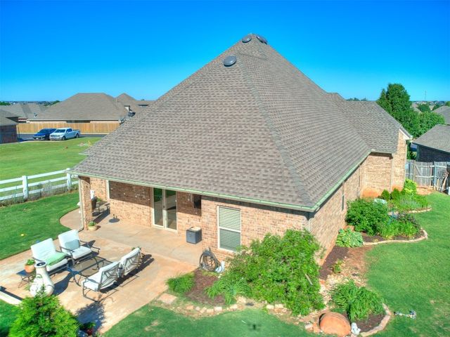 17200 Hardwood Place, Edmond, OK 73012