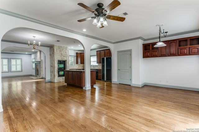 211 Elizabeth, Terrell Hills, TX 78209