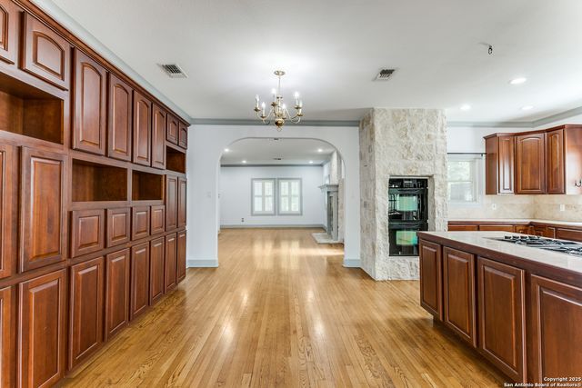 211 Elizabeth, Terrell Hills, TX 78209