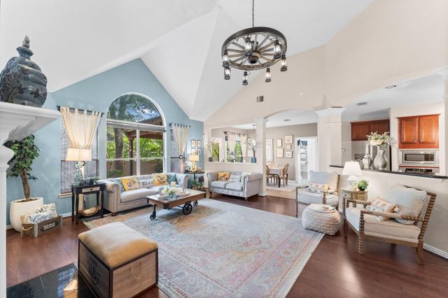 51 N Scribewood Circle, The Woodlands, TX 77382