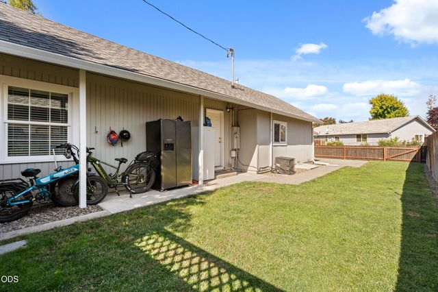 761 Hazel Street, Central Point, OR 97502