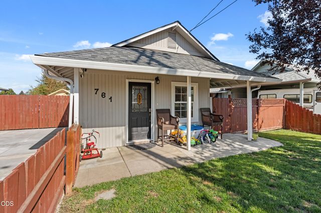 761 Hazel Street, Central Point, OR 97502