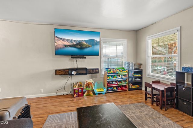 761 Hazel Street, Central Point, OR 97502