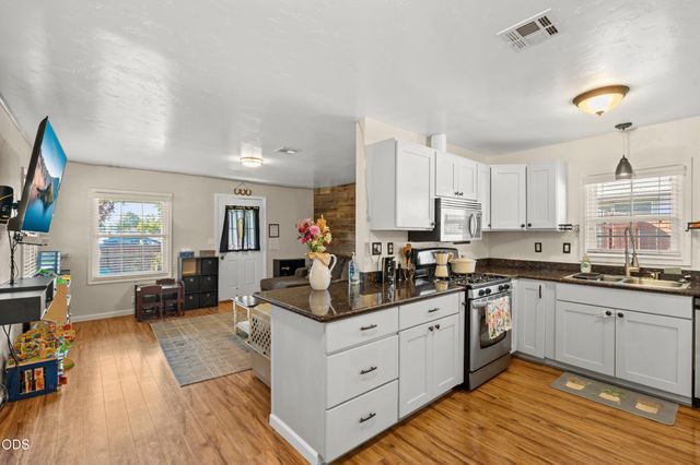 761 Hazel Street, Central Point, OR 97502